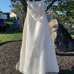 New Ivory colored David’s Bridal’s wedding dress!